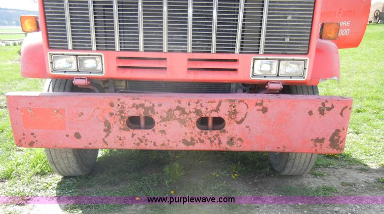 image for item C4381 1988 GMC TopKick 7000 semi truck