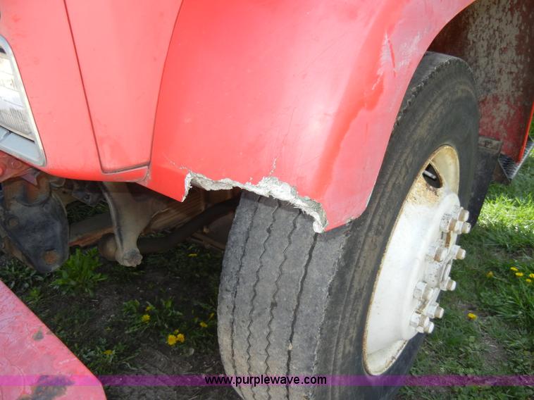 image for item C4381 1988 GMC TopKick 7000 semi truck