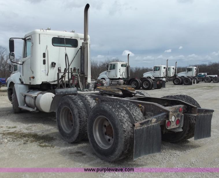 image for item D3766 2003 Freightliner Columbia CL120 semi truck
