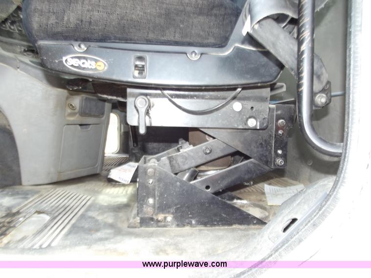 image for item D3766 2003 Freightliner Columbia CL120 semi truck