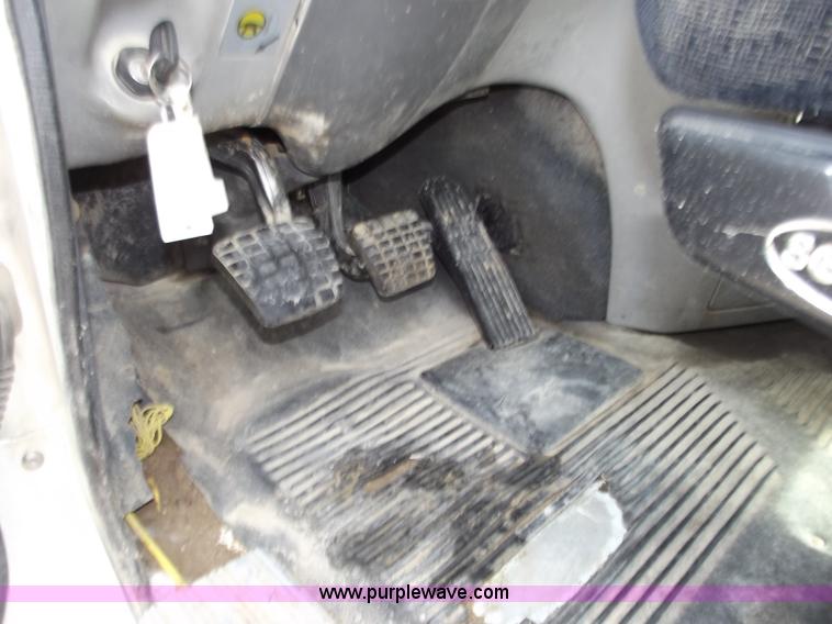 image for item D3766 2003 Freightliner Columbia CL120 semi truck