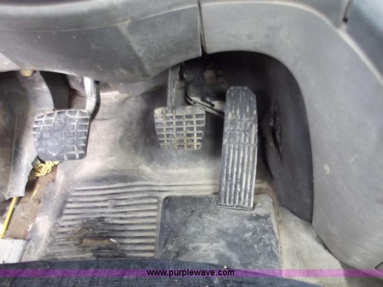 image for item D3766 2003 Freightliner Columbia CL120 semi truck