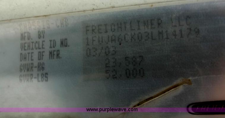 image for item D3766 2003 Freightliner Columbia CL120 semi truck