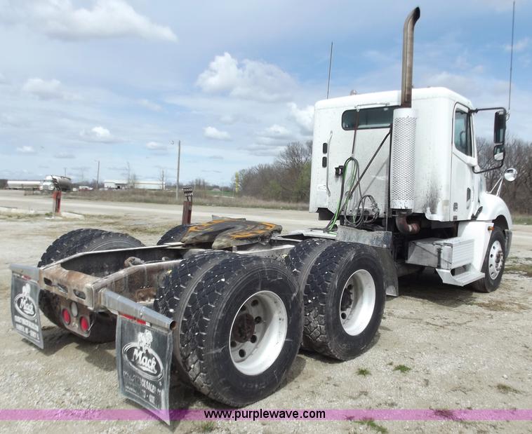 image for item D3767 2005 Freightliner Columbia CL120 semi truck