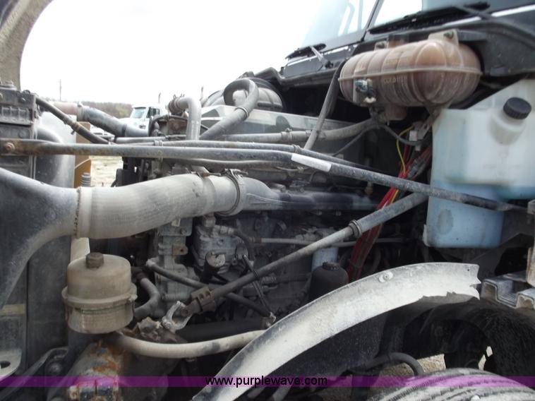 image for item D3767 2005 Freightliner Columbia CL120 semi truck