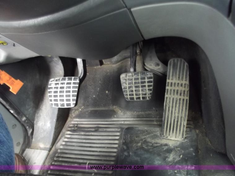 image for item D3767 2005 Freightliner Columbia CL120 semi truck