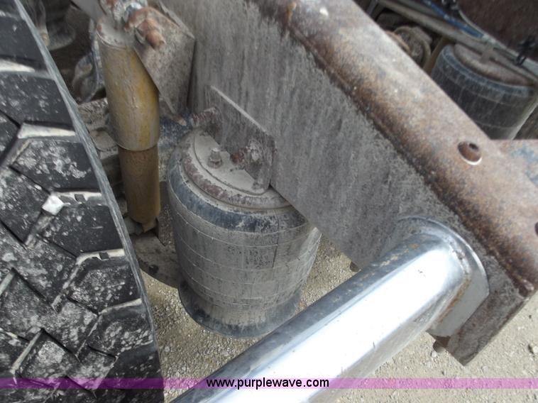 image for item D3768 2005 Freightliner Columbia CL120 semi truck