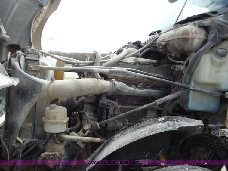 image for item D3768 2005 Freightliner Columbia CL120 semi truck