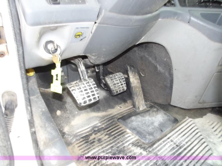 image for item D3768 2005 Freightliner Columbia CL120 semi truck