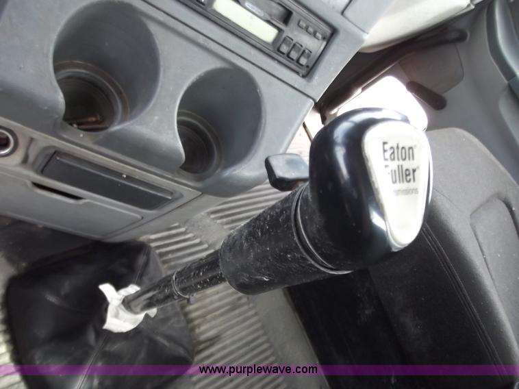 image for item D3768 2005 Freightliner Columbia CL120 semi truck