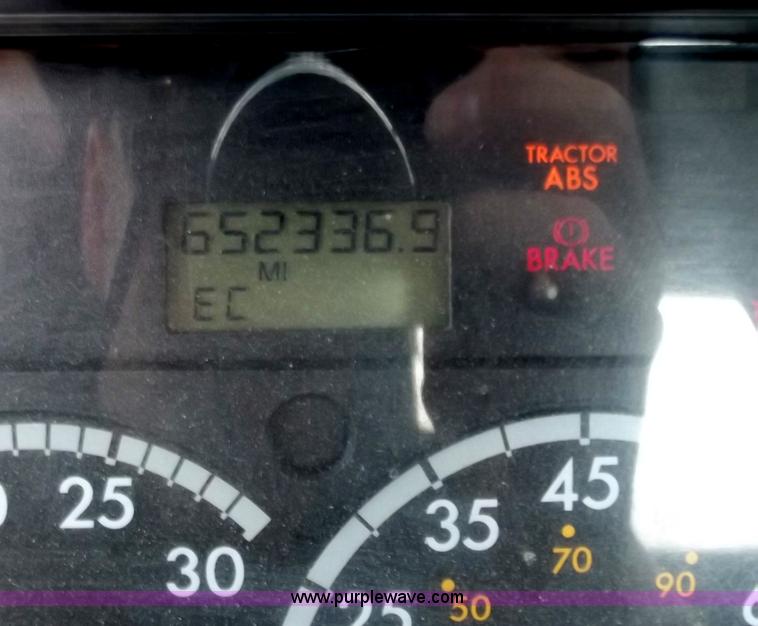 image for item D3768 2005 Freightliner Columbia CL120 semi truck