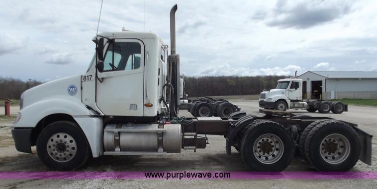 image for item D3769 2003 Freightliner Columbia CL120 semi truck