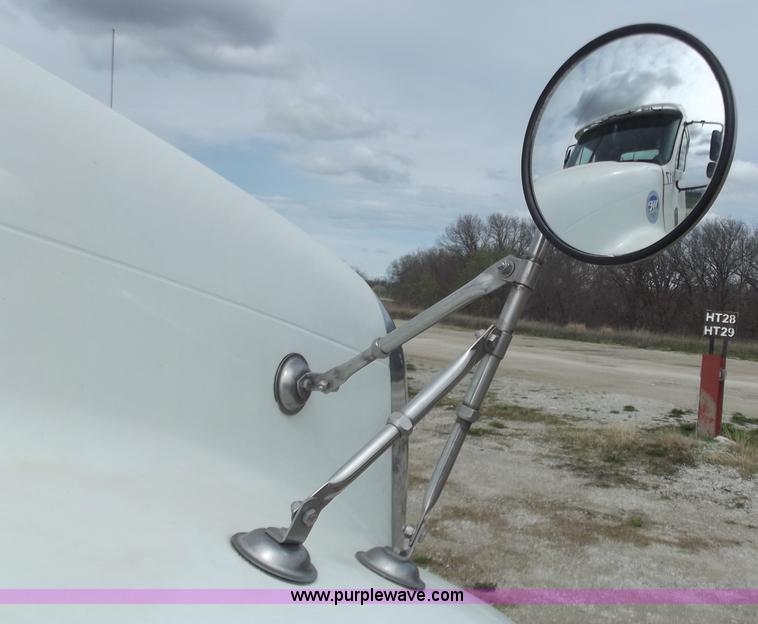 image for item D3769 2003 Freightliner Columbia CL120 semi truck