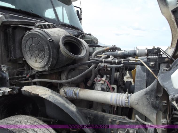 image for item D3769 2003 Freightliner Columbia CL120 semi truck