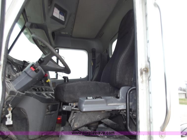 image for item D3769 2003 Freightliner Columbia CL120 semi truck
