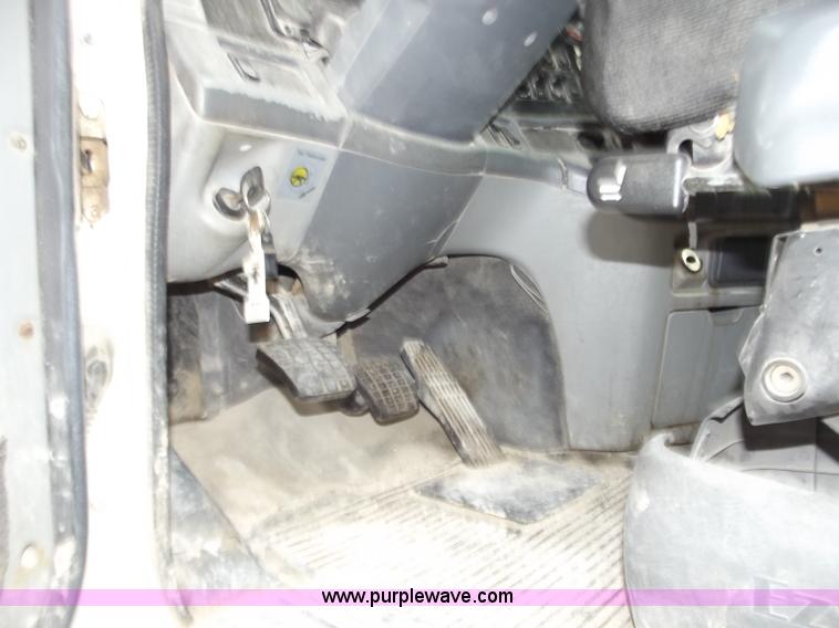 image for item D3769 2003 Freightliner Columbia CL120 semi truck