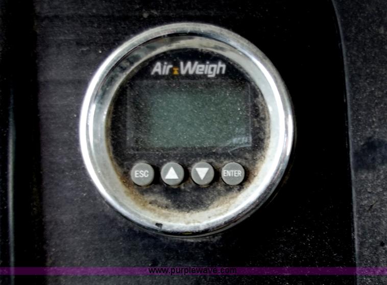 image for item D3769 2003 Freightliner Columbia CL120 semi truck