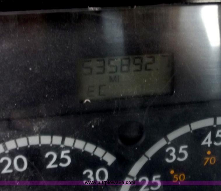 image for item D3769 2003 Freightliner Columbia CL120 semi truck