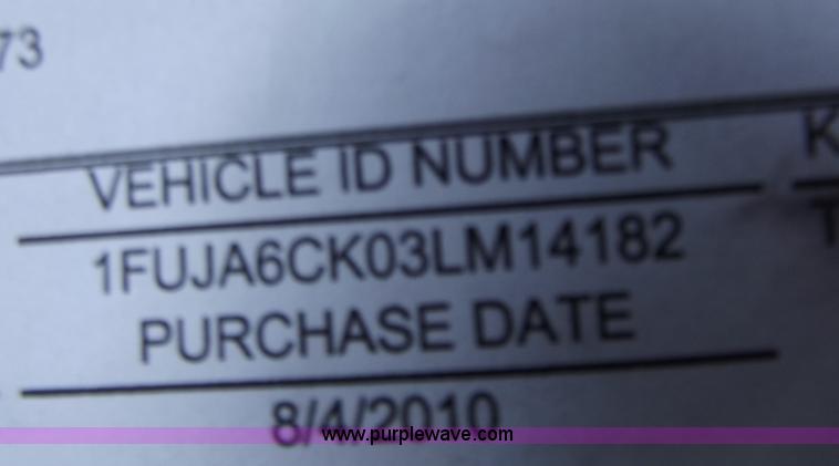 image for item D3769 2003 Freightliner Columbia CL120 semi truck