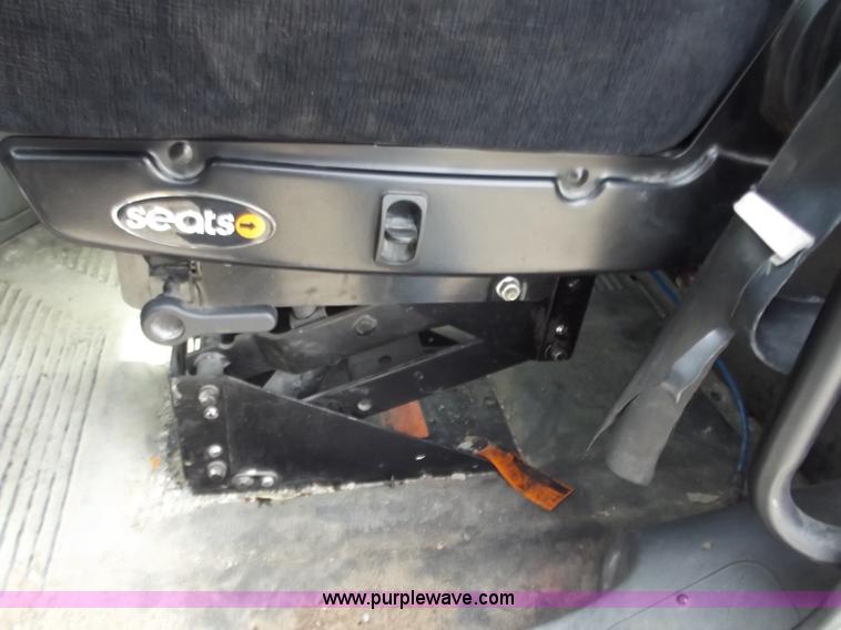 image for item D3770 2005 Freightliner Columbia CL120 semi truck