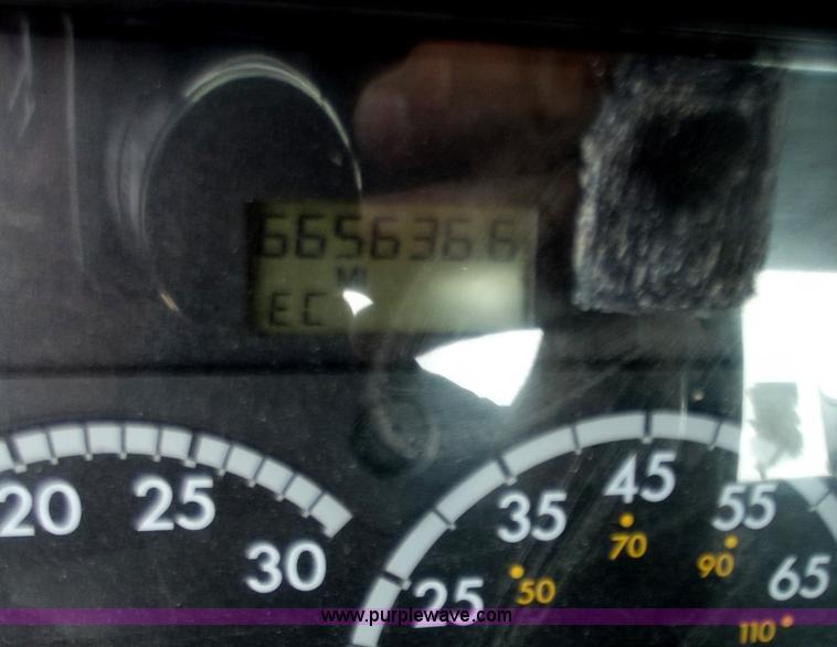 image for item D3770 2005 Freightliner Columbia CL120 semi truck