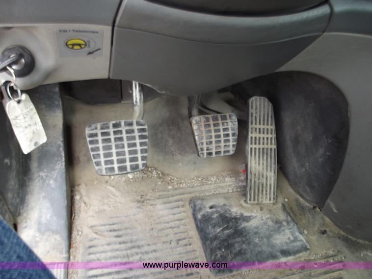 image for item D3770 2005 Freightliner Columbia CL120 semi truck