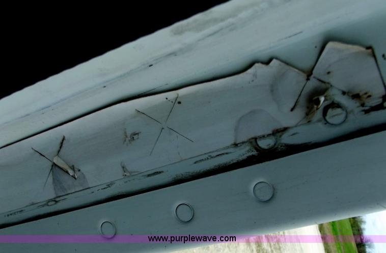 image for item D3770 2005 Freightliner Columbia CL120 semi truck