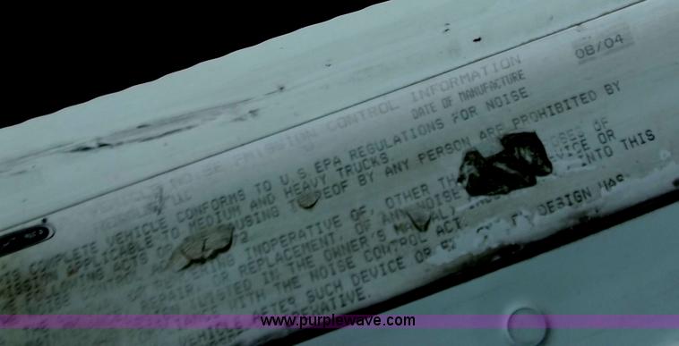 image for item D3770 2005 Freightliner Columbia CL120 semi truck