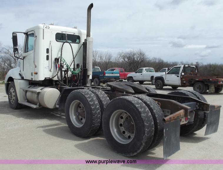 image for item D3771 2003 Freightliner Columbia CL120 semi truck