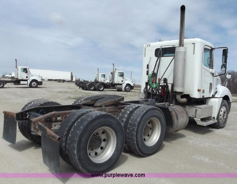 image for item D3771 2003 Freightliner Columbia CL120 semi truck