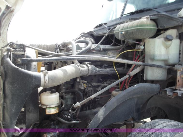 image for item D3771 2003 Freightliner Columbia CL120 semi truck
