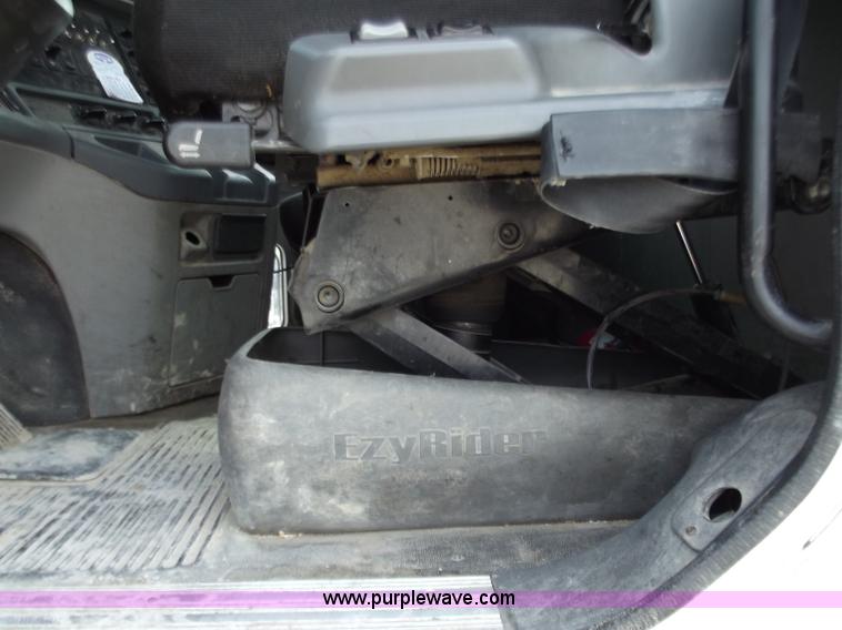 image for item D3771 2003 Freightliner Columbia CL120 semi truck