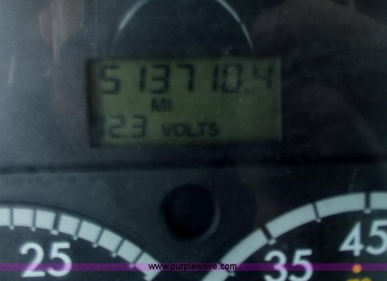 image for item D3771 2003 Freightliner Columbia CL120 semi truck