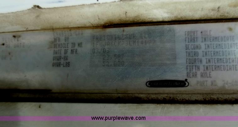 image for item D3771 2003 Freightliner Columbia CL120 semi truck