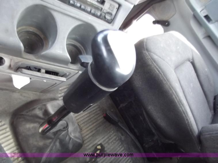 image for item D3772 2003 Freightliner Columbia CL120 semi truck