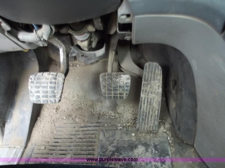 image for item D3772 2003 Freightliner Columbia CL120 semi truck