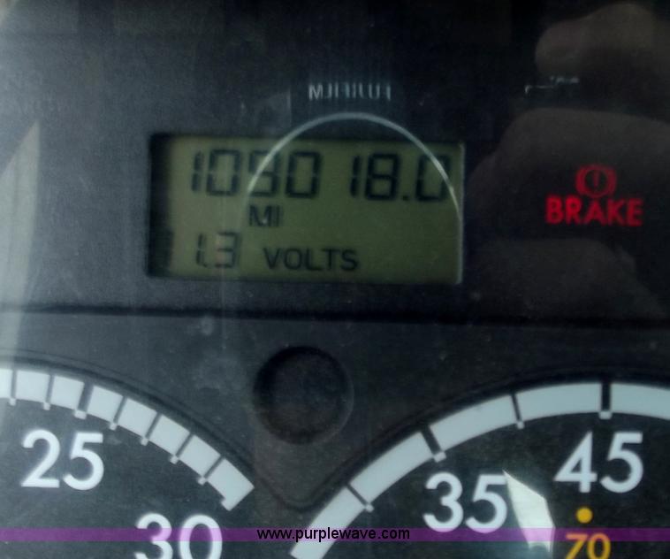 image for item D3772 2003 Freightliner Columbia CL120 semi truck