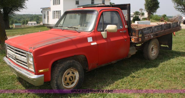 image for item 4738 1987 Chevrolet R20 Deluxe pickup truck