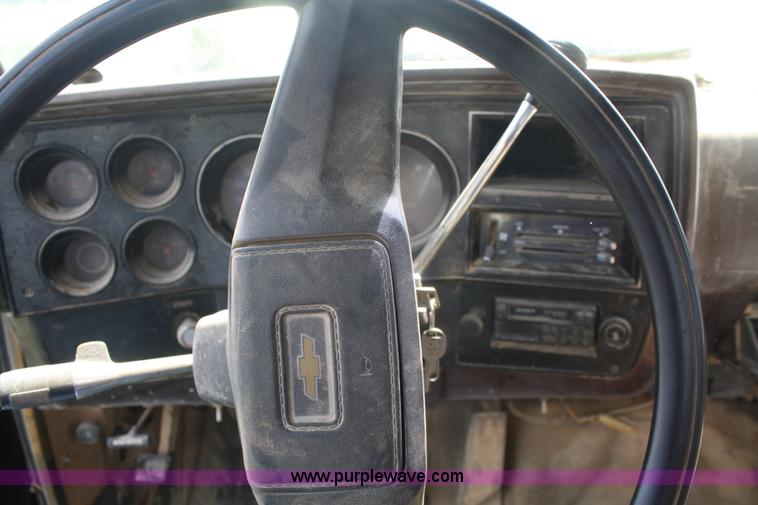 image for item 4738 1987 Chevrolet R20 Deluxe pickup truck