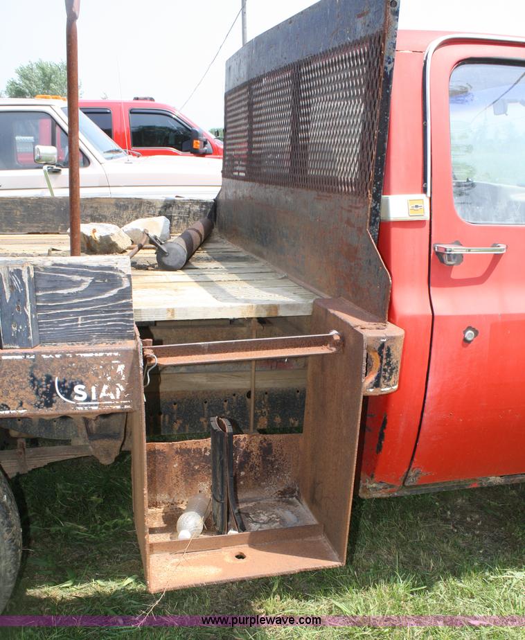 image for item 4738 1987 Chevrolet R20 Deluxe pickup truck