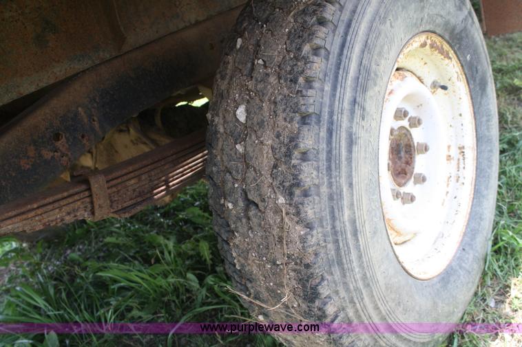 image for item 4738 1987 Chevrolet R20 Deluxe pickup truck