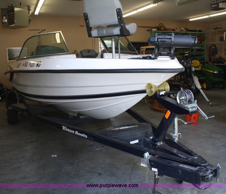 image for item A6815 2007 Triton 188-SF 18' boat