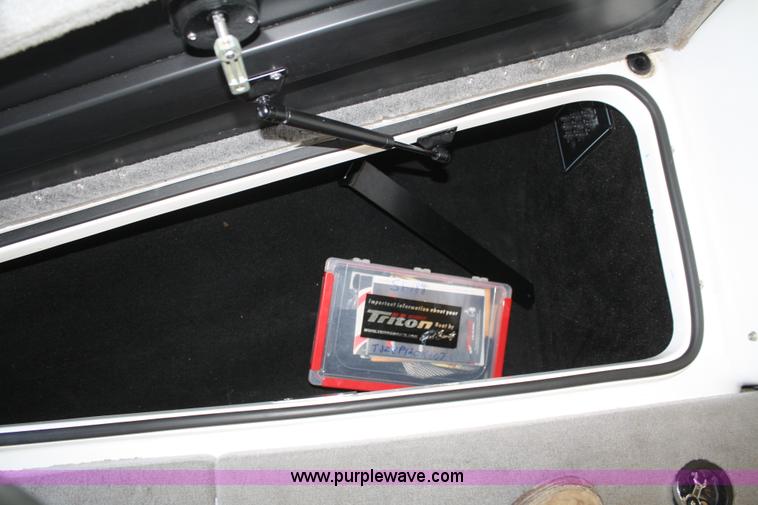 image for item A6815 2007 Triton 188-SF 18' boat