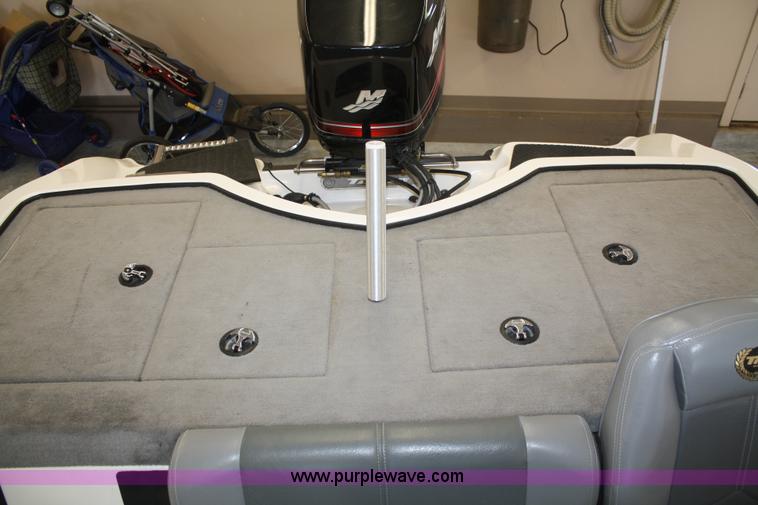 image for item A6815 2007 Triton 188-SF 18' boat