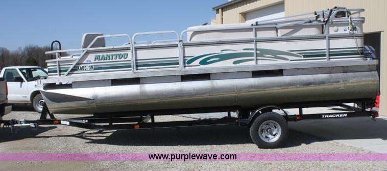 image for item A6816 2000 Manitou 20' pontoon boat