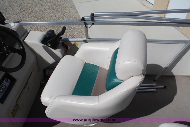 image for item A6816 2000 Manitou 20' pontoon boat