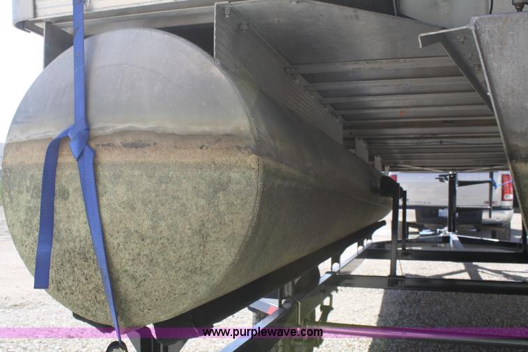 image for item A6816 2000 Manitou 20' pontoon boat