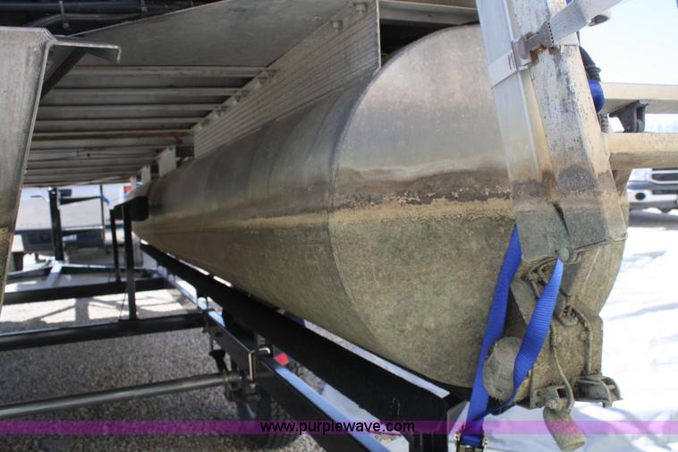 image for item A6816 2000 Manitou 20' pontoon boat