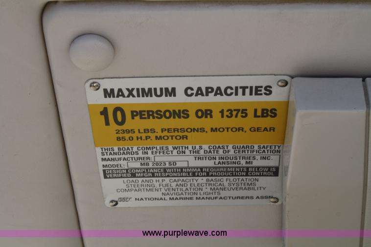 image for item A6816 2000 Manitou 20' pontoon boat