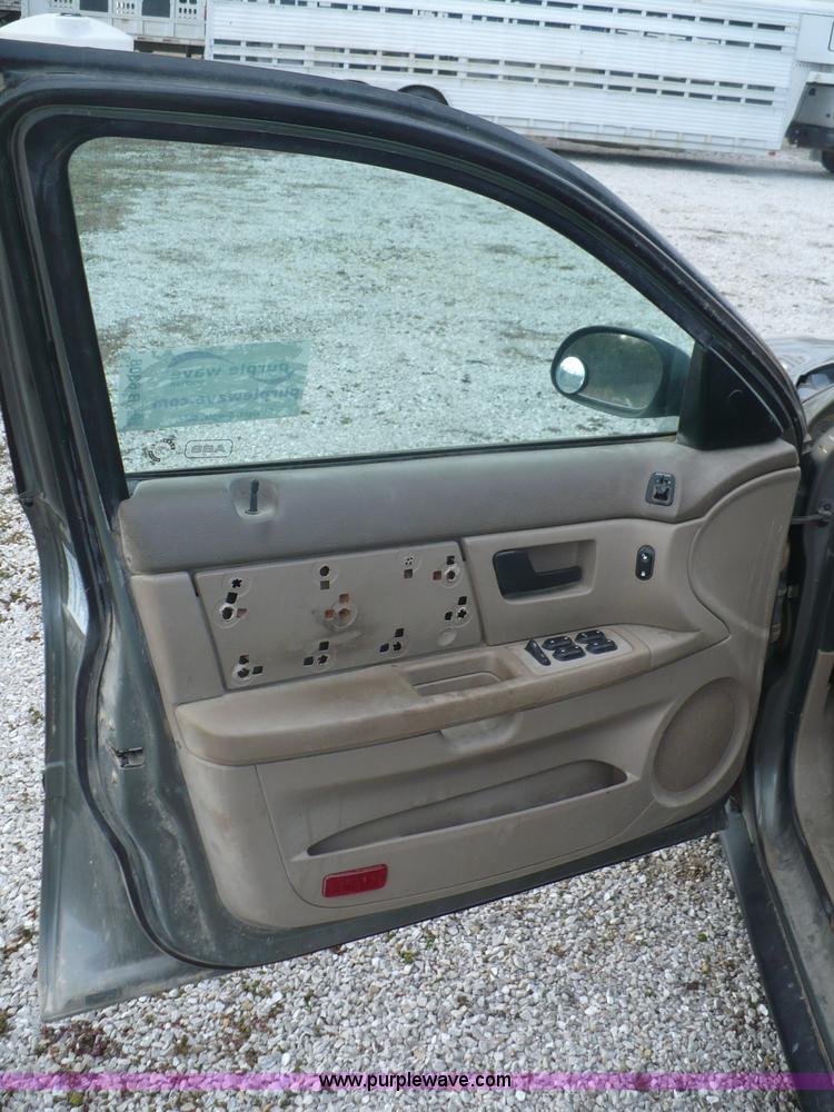 image for item B6308 2003 Ford Taurus SES